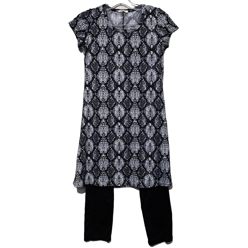 Olivia Rae short sleeve dress with snake print soft rayon spandex blend XS